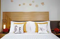 One Bedroom Suite Ocean Coral Lounge